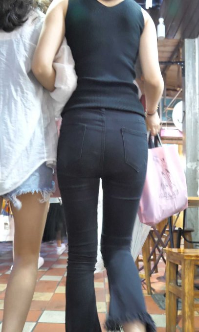 细腰黑裤大宽臀小姐姐