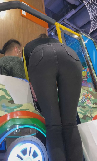 长腿黑牛翘臀美女后入等你