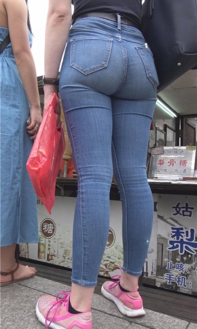 丰满的牛仔紧身裤国外MM[2.3G/MP4]