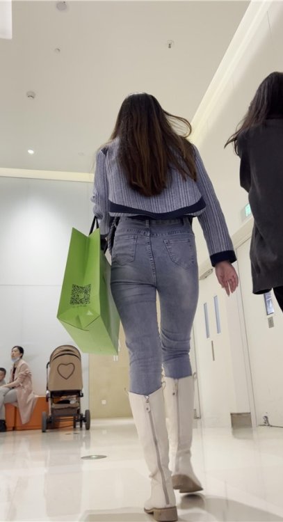 气质牛仔美女[796M/MP4]