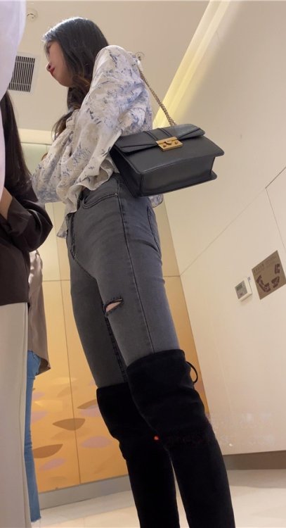 黑色长靴牛仔裤小姐姐[1.45G/MP4]