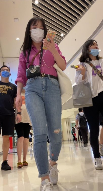 商场里的牛仔裤小姐姐[1.73G/MP4]