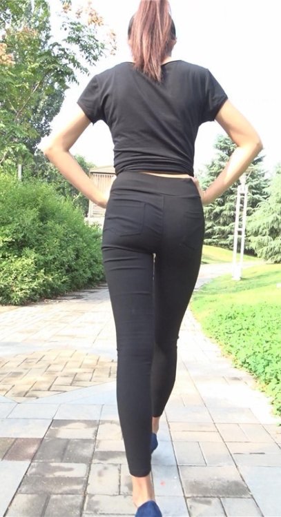 模拍紧身黑裤美女（一）[1.71G/MP4]