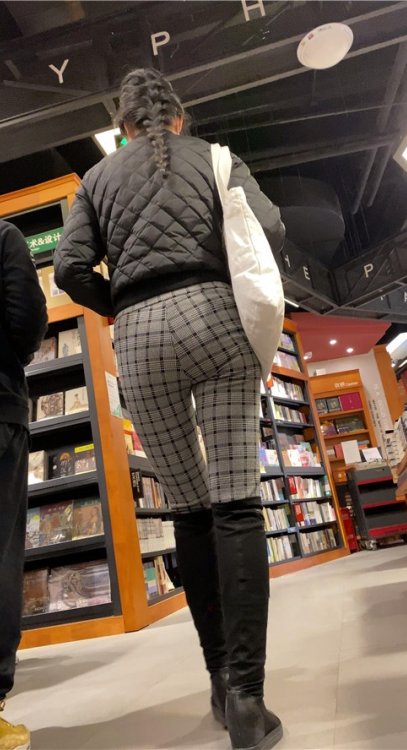 黑色高靴紧身裤小姐姐[3.08G/MP4]