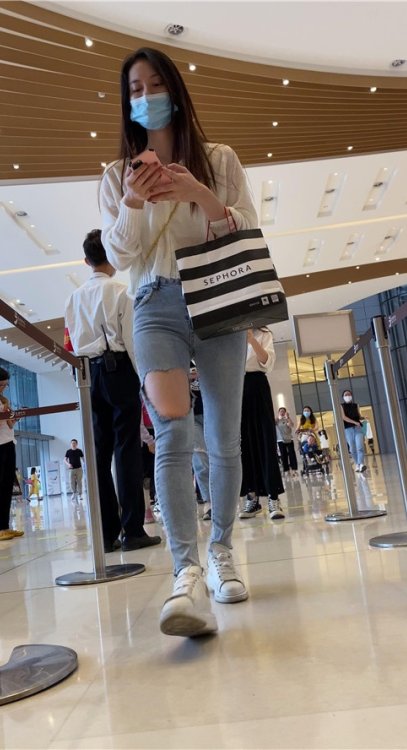 漂亮的蓝色牛仔裤美女[2.17G/MP4]