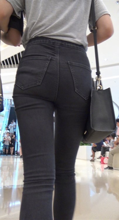 黑色牛仔小姐姐[4.89G/MP4]