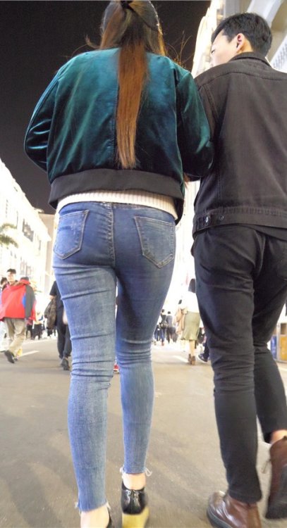 夜拍牛仔裤小姐姐[2.91G/MP4]