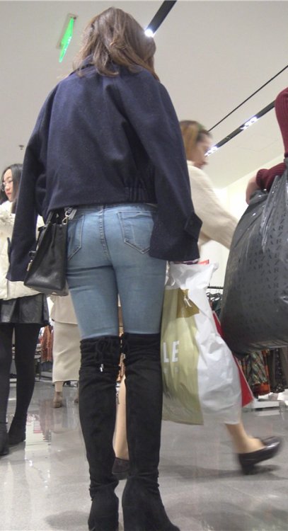 黑色高靴牛仔美屯小姐姐[2.13G/MP4]