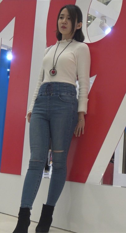 漂亮的高腰牛仔美女[2.81G/MP4]