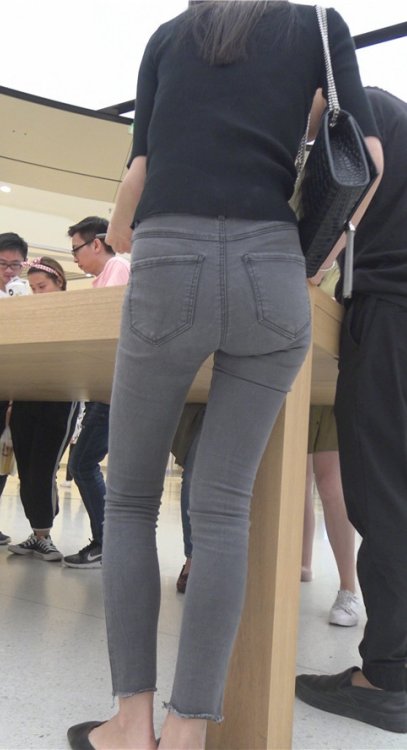 灰色紧身牛仔裤MM[1.58G/MP4]