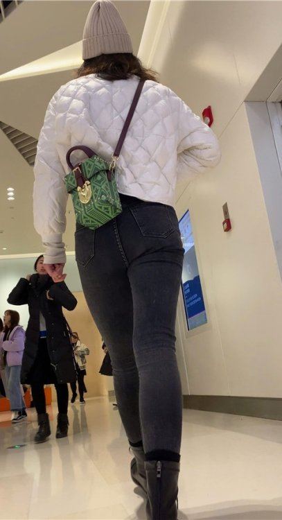 逛商场的黑牛MM[3.34G/MP4]