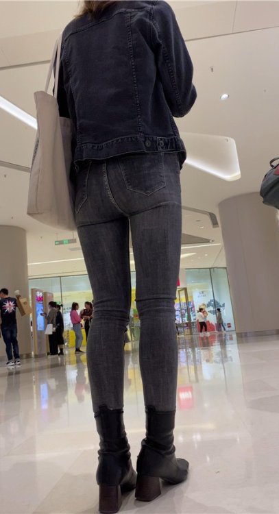 牛仔短发长腿美女[1.15G/MP4]