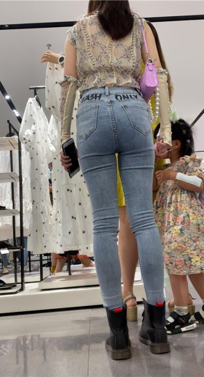 时尚长腿紧牛美女[2.53G/MP4]