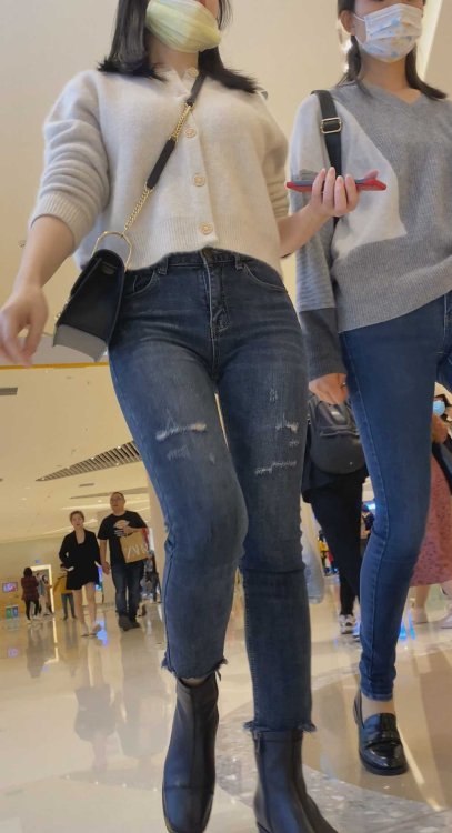 牛仔裤苹果臀金三角小姐姐