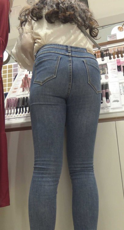 牛仔饱满丰臀双胞胎美女小姐姐第二季