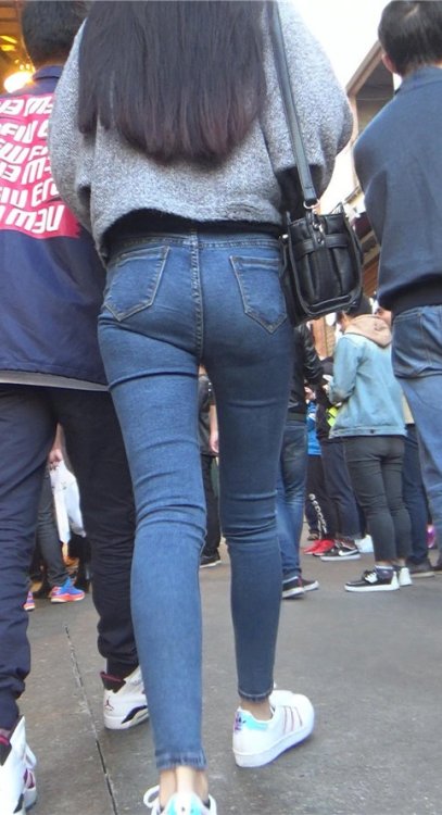 牛仔紧身裤长腿小姐姐[715M/MP4]