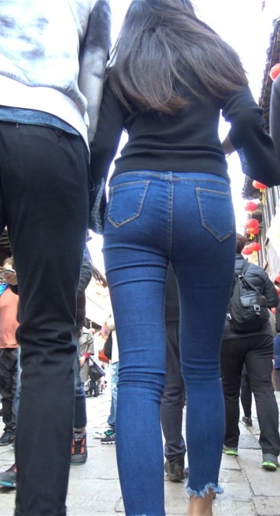 蓝色牛仔裤小姐姐[1.94G/MP4]