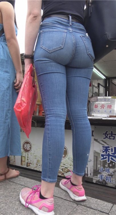 丰满的牛仔紧身裤国外MM[2.3G/MP4]