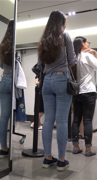 买衣服的牛仔裤妹子[2.04G/MP4]