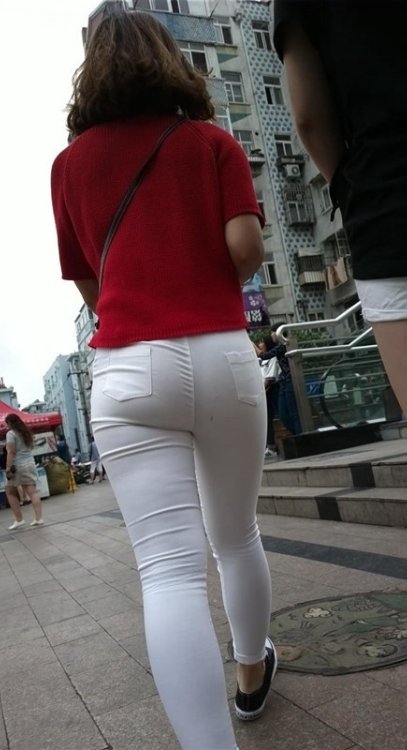 极品红衣超紧白裤美女[1.27G/MP4]