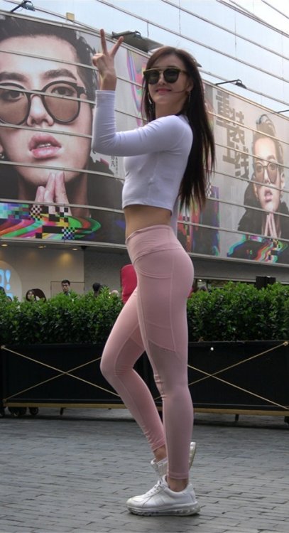 粉色瑜伽裤小姐姐[1.46G/MP4]