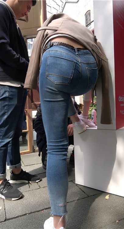 漂亮的牛仔裤小姐姐[2G/MP4]