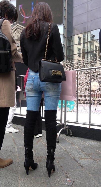 黑色高靴蓝牛仔[2.53G/MP4]