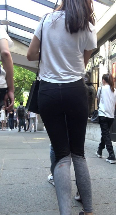 黑色紧身裤美女[1.36G/MP4]