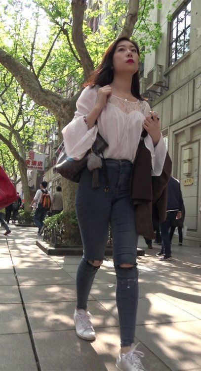 极品牛仔紧身裤美女《二》[1.04G/MP4]