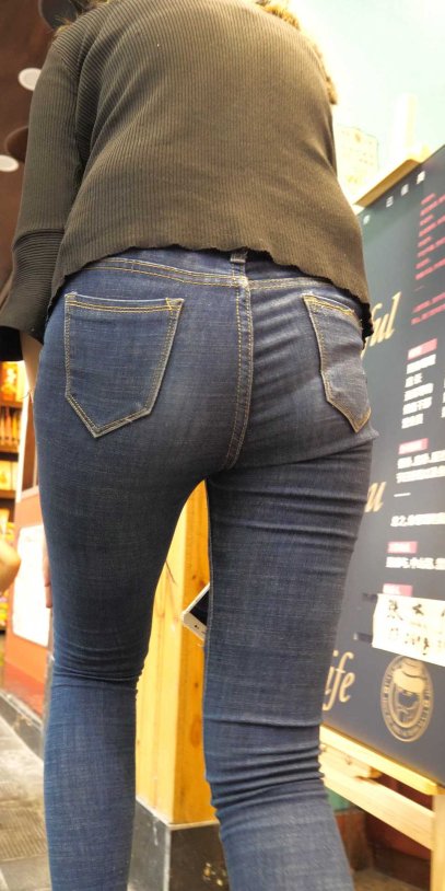 （图）性感包臀紧牛少妇配小内臀都勒变形