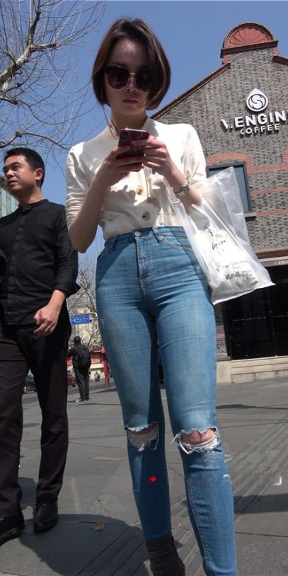 短发紧牛小姐姐[2.32G/MP4]