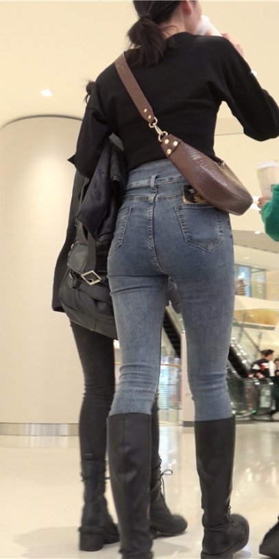 高挑的紧牛美女[4.57G/MP4]