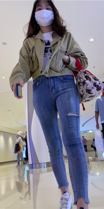 紧身牛仔裤美女[543M/MP4]