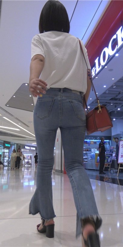 漂亮的牛仔短发小姐姐[3.16G/MP4]