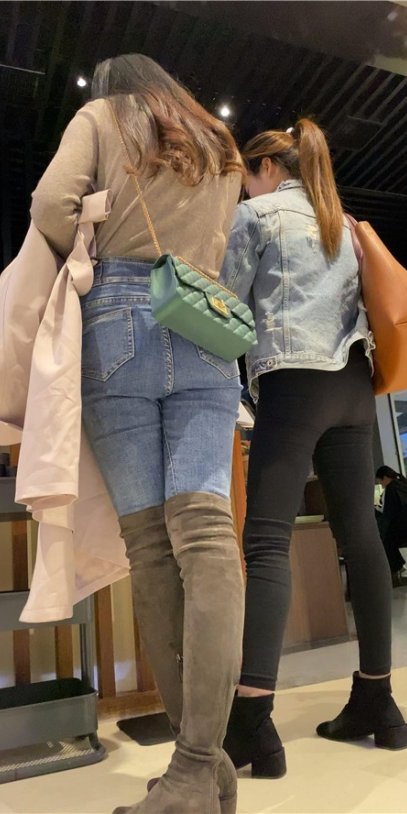 两个买衣服的紧身小姐姐[1.82G/MP4]