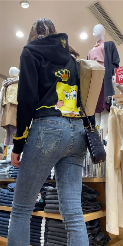 和母亲一起逛商场的牛仔美女[1.54G/MP4]