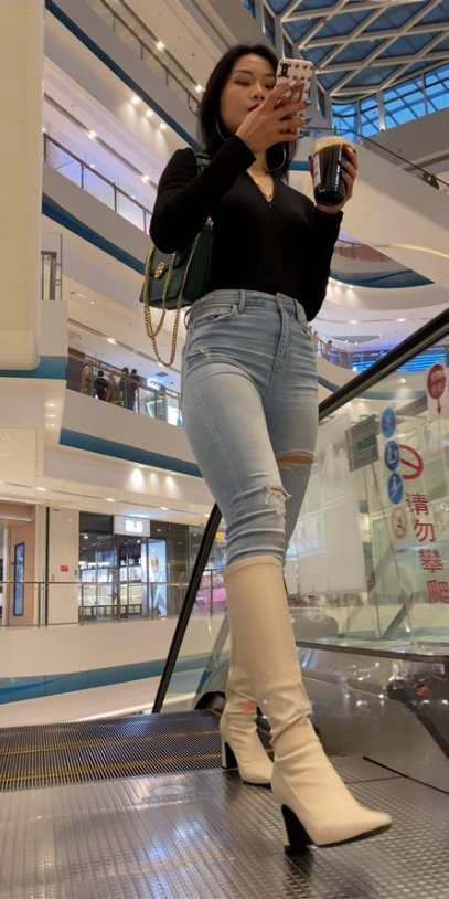 极品牛仔裤蜜桃小姐姐[5.59G/MP4]