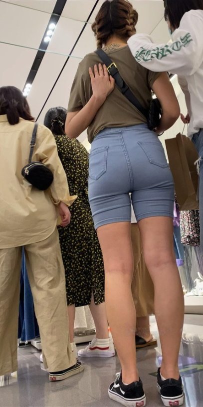 漂亮的牛仔裤马尾小姐姐[2.14G/MP4]