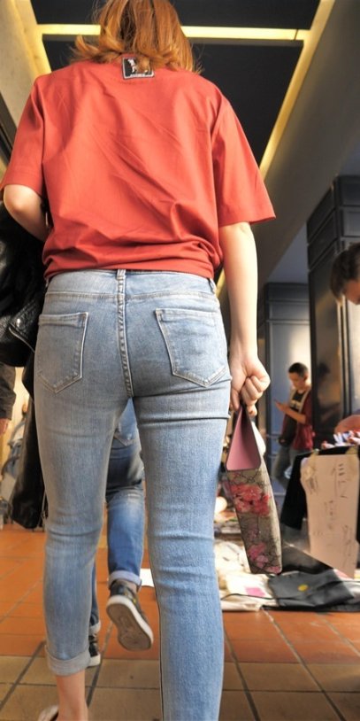 牛仔裤紧身妹子[2.36G/MP4]