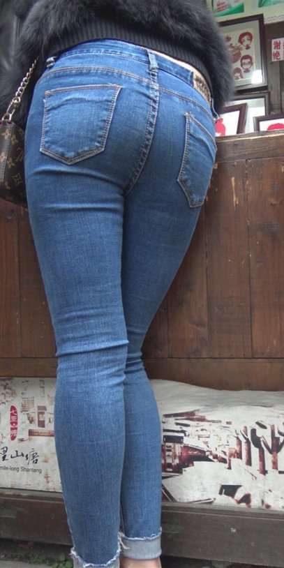 漂亮的牛仔裤小姐姐[6.85G/MP4]