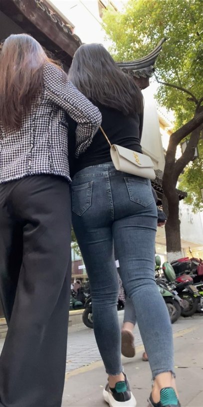 黑衣丰牛小姐姐[493M/MP4]