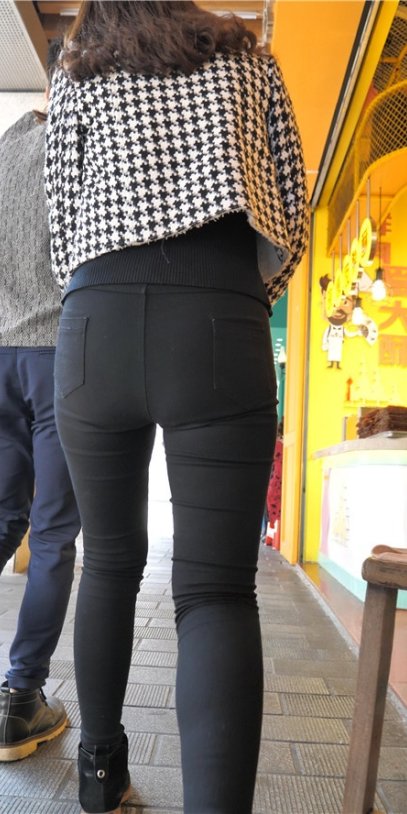 黑色紧身裤小妹[2.14G/MP4]