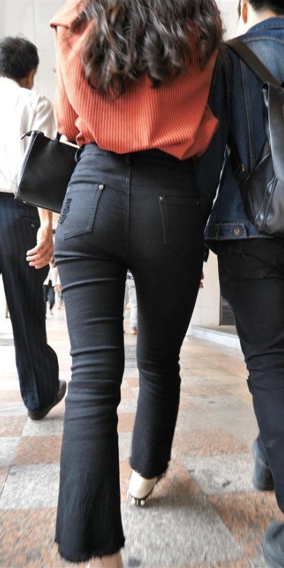 黑色紧身裤小姐姐[1.81G/MP4]