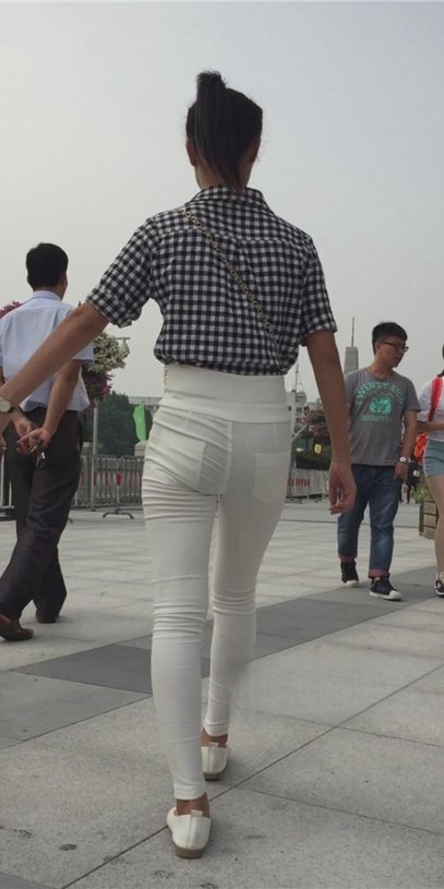 白色高腰紧身裤妹子[528M/MP4]