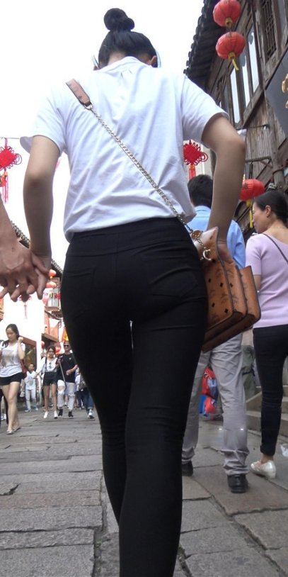 黑色蜜桃小妹[2G/MP4]