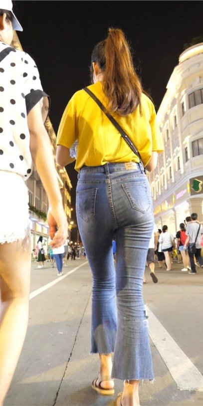 牛仔紧身裤丰腴小姐姐[4.2G/MP4]