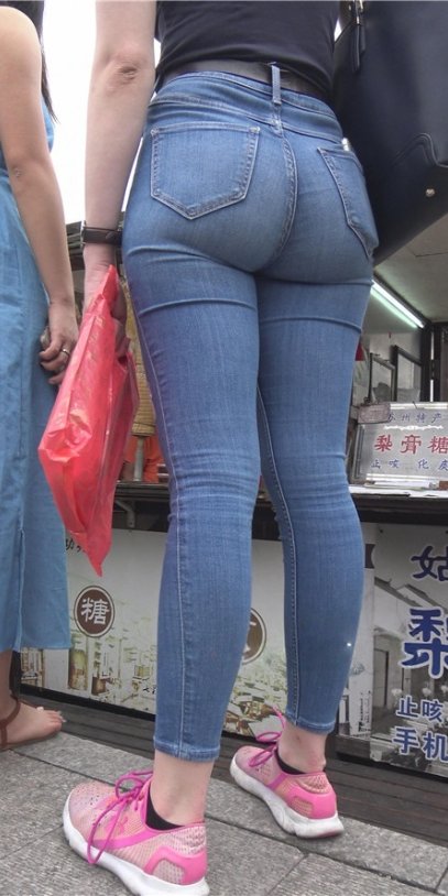 丰满的牛仔紧身裤国外MM[2.3G/MP4]