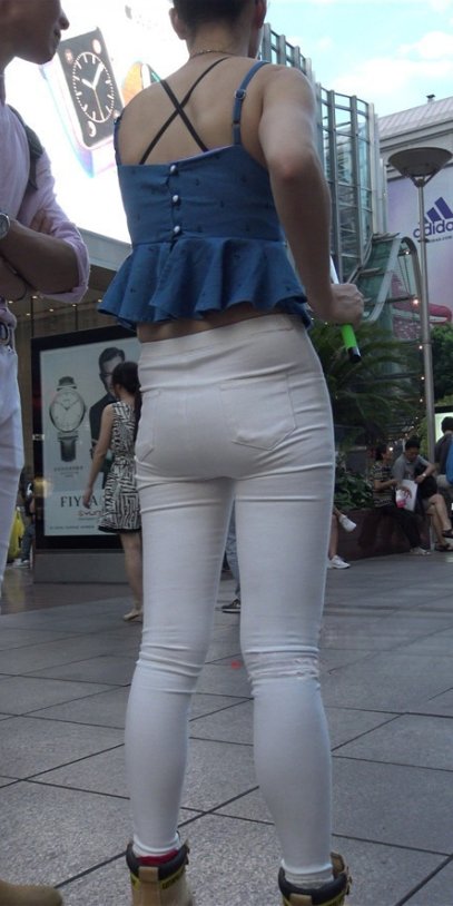 紧身白裤美女[2.58G/MP4]