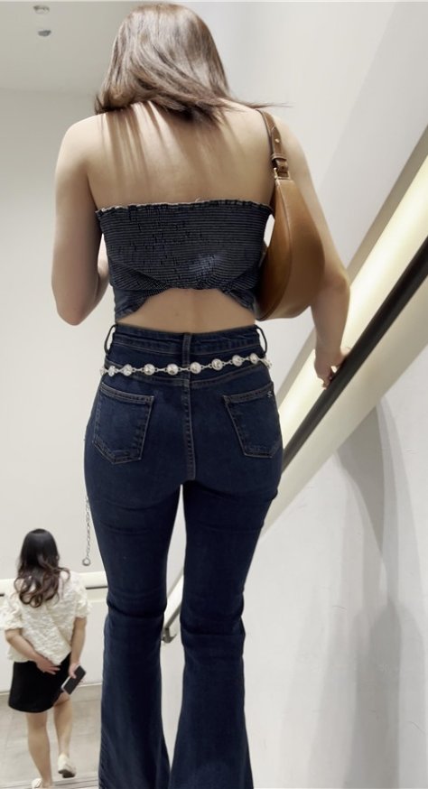 高挑的牛仔美女[1.87G/MP4]