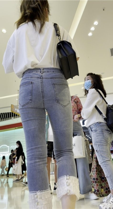 年轻的牛仔小美女[1.29G/MP4]